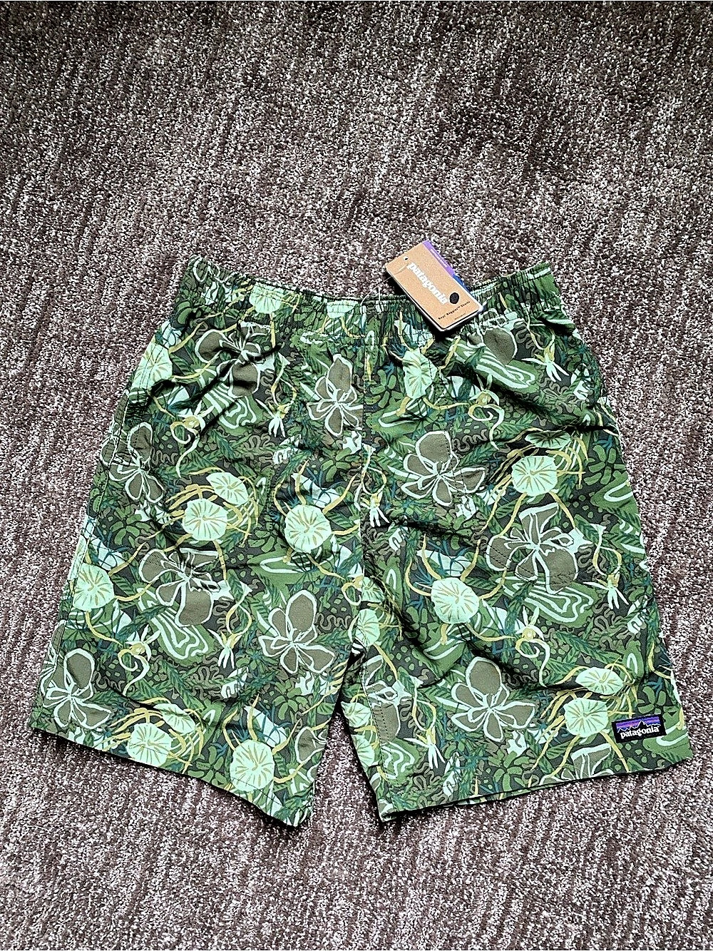 NWT Patagonia Baggies Swim Shorts Boys Large Green Floral Swim Trunks